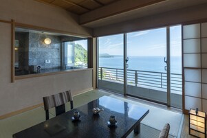 Habitación tradicional, baño privado (Japanese Style, Tatami,French Kaiseki) | Vistas al mar