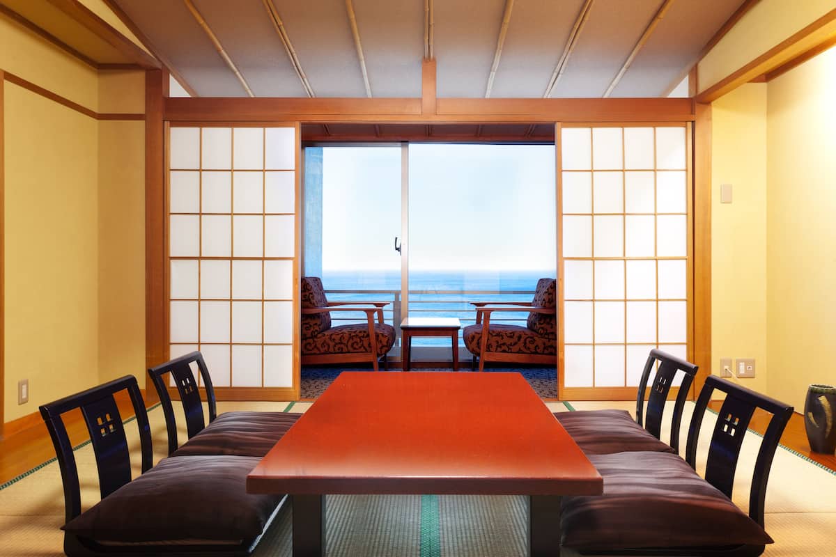 Minibar, in-room safe, blackout curtains, free WiFi