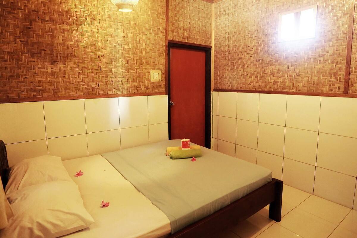 Standard Room | Desk, rollaway beds, free WiFi