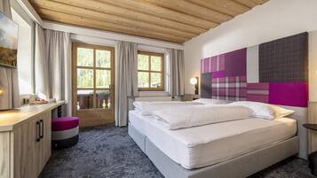 Junior Suite ("Tirol") | Peralatan tempat tidur hipoalergenik, peti besi dalam bilik 