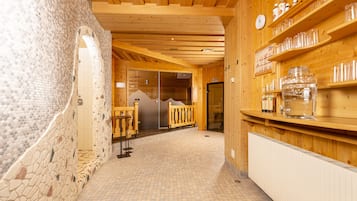 Sauna, steam room