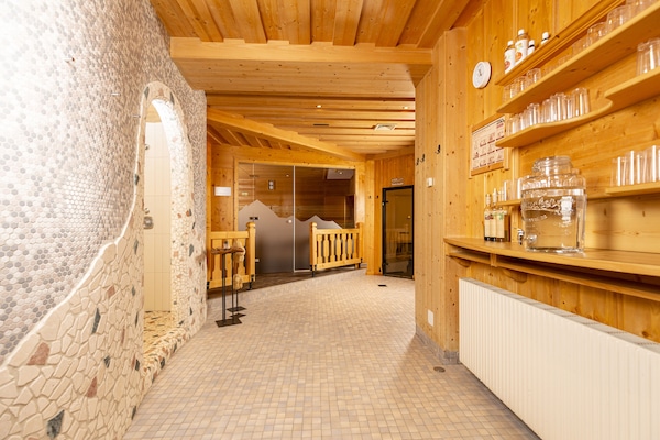 Sauna, steam room