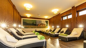 A spa room with multiple sun loungers, a large mural, and wooden paneling. - Kinder- & Gletscherhotel Hintertuxerhof (Tux)