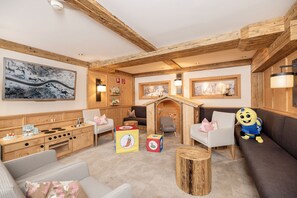 Lobby sitting area - Kinder- & Gletscherhotel Hintertuxerhof (Tux)