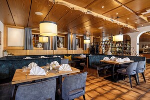 Se sirven desayunos, almuerzos y cenas; cocina local