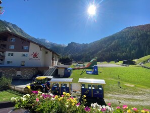 Double Room ("Tirol") | View from room - Kinder- & Gletscherhotel Hintertuxerhof (Tux)