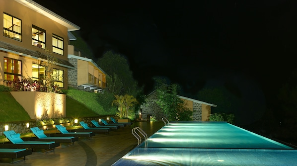 Outdoor pool, sun loungers