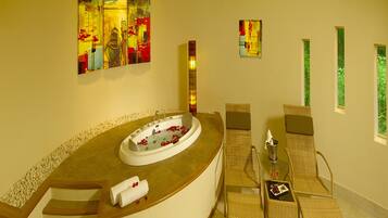 Prive Suite | Deep-soaking bathtub