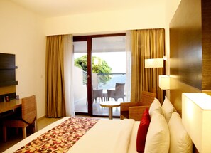 Club Select Room | Egyptian cotton sheets, minibar, in-room safe, individually furnished - Poetree Thekkady (Peermade)