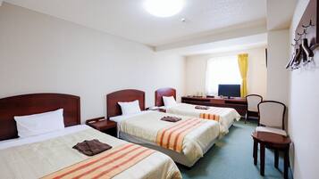 Triple Room, Non Smoking | Free WiFi, bed sheets