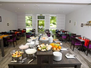 A buffet setup with various food items and utensils. - 24hours Apartment Hotel (Vienna)
