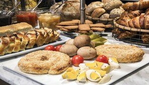 Frukostbuffé varje dag (ILS 100 per person)