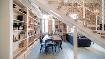 Exclusive Loft, 2 Bedrooms, Kitchen, City View | In-room dining