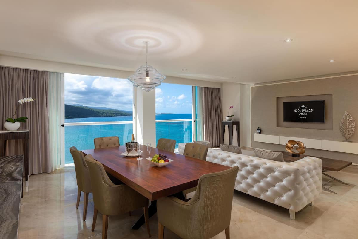 Superior Two Bedroom Presidential Suite Ocean View - Kids & Teens Free | Coin séjour