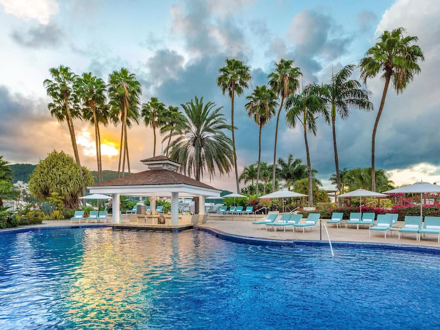 4 piscinas al aire libre, sillones reclinables de piscina