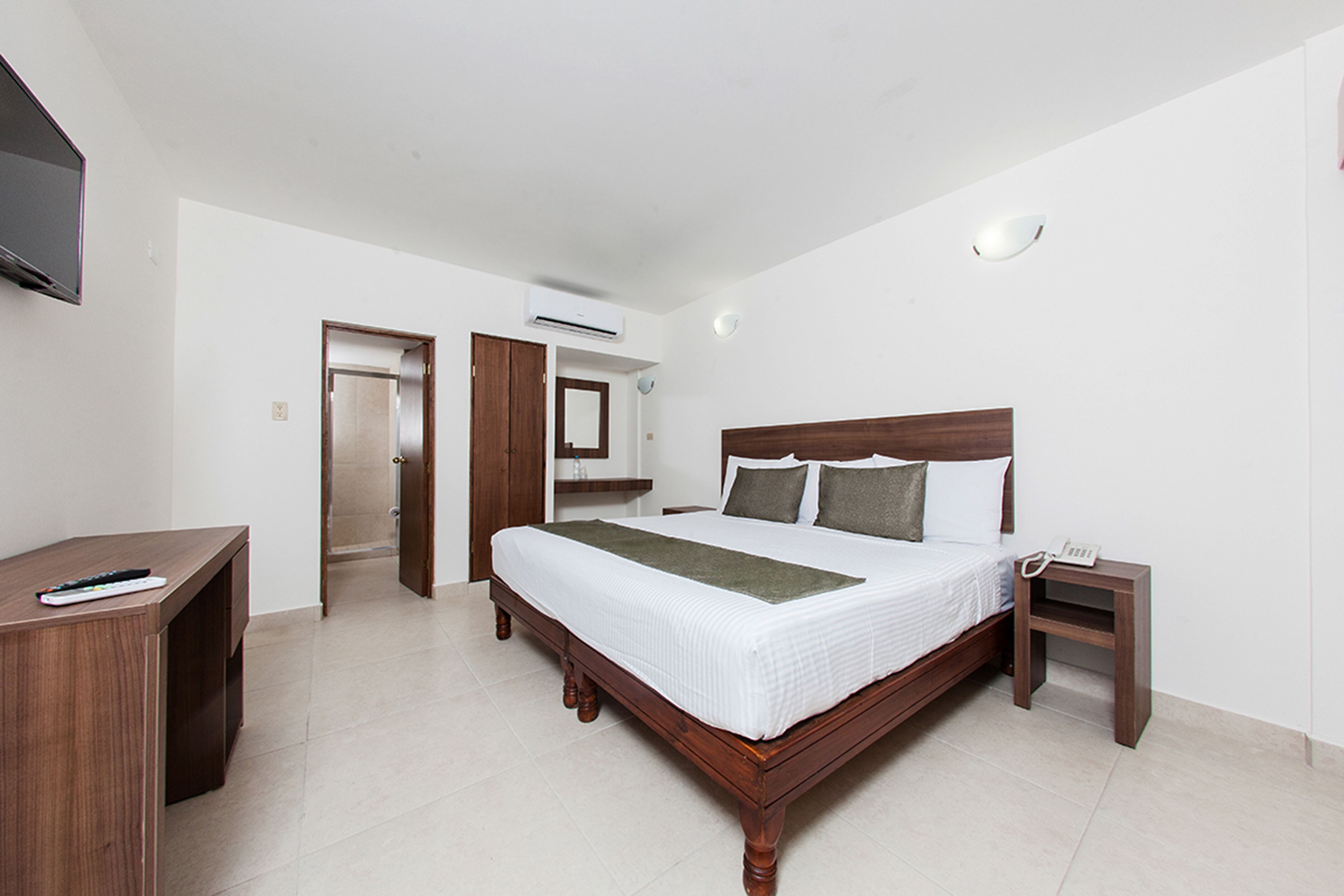 Basic Single Room, 1 King Bed