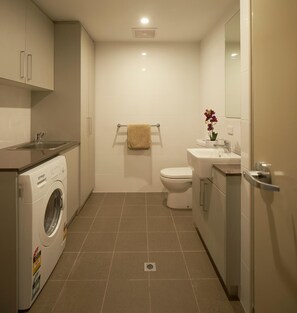 Free toiletries, hair dryer, towels, soap - Baileys Serviced Apartments (East Perth)