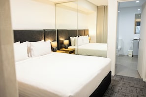 Deluxe One bedroom apartment | 1 bedroom, individually furnished, iron/ironing board, free WiFi - Baileys Serviced Apartments (East Perth)