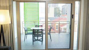Deluxe One bedroom apartment | Balcony