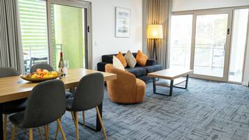 Standard-Apartment, 2 Schlafzimmer | Wohnbereich