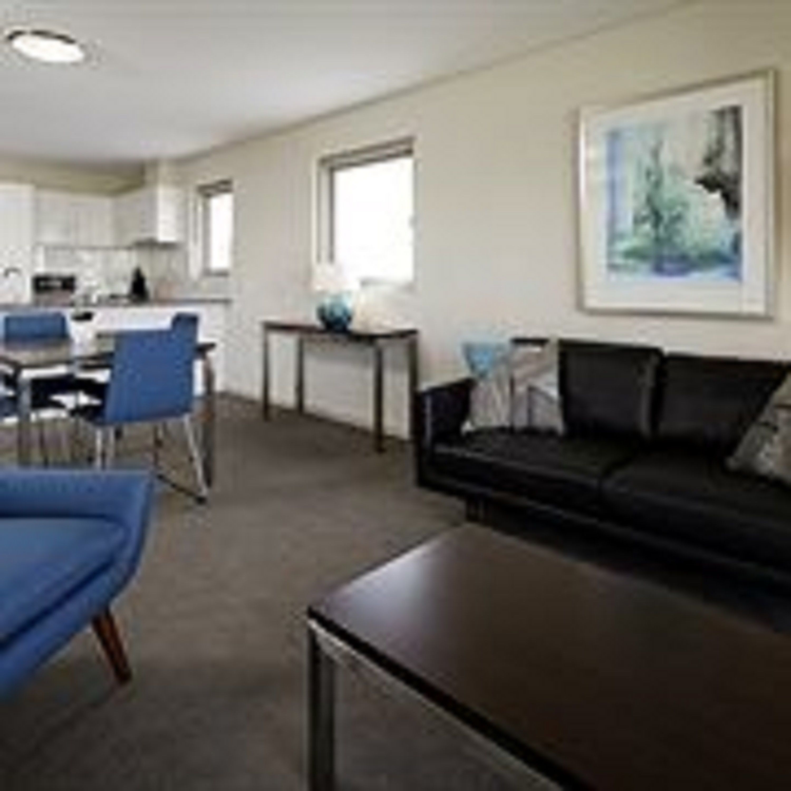 Baileys Serviced Apartments — image 18
