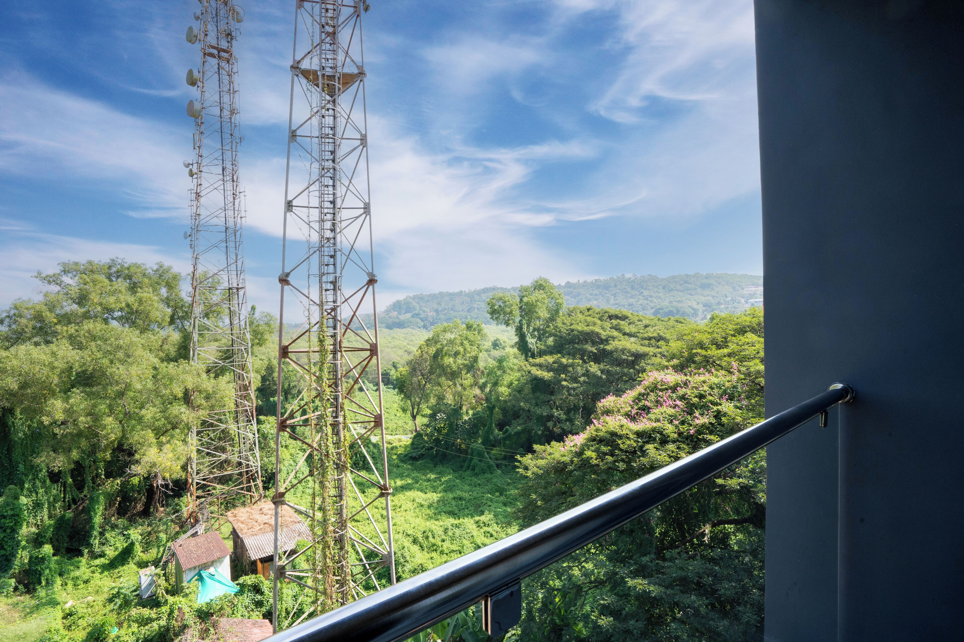 standard room | premium bedding, minibar, in-room safe, free wifi