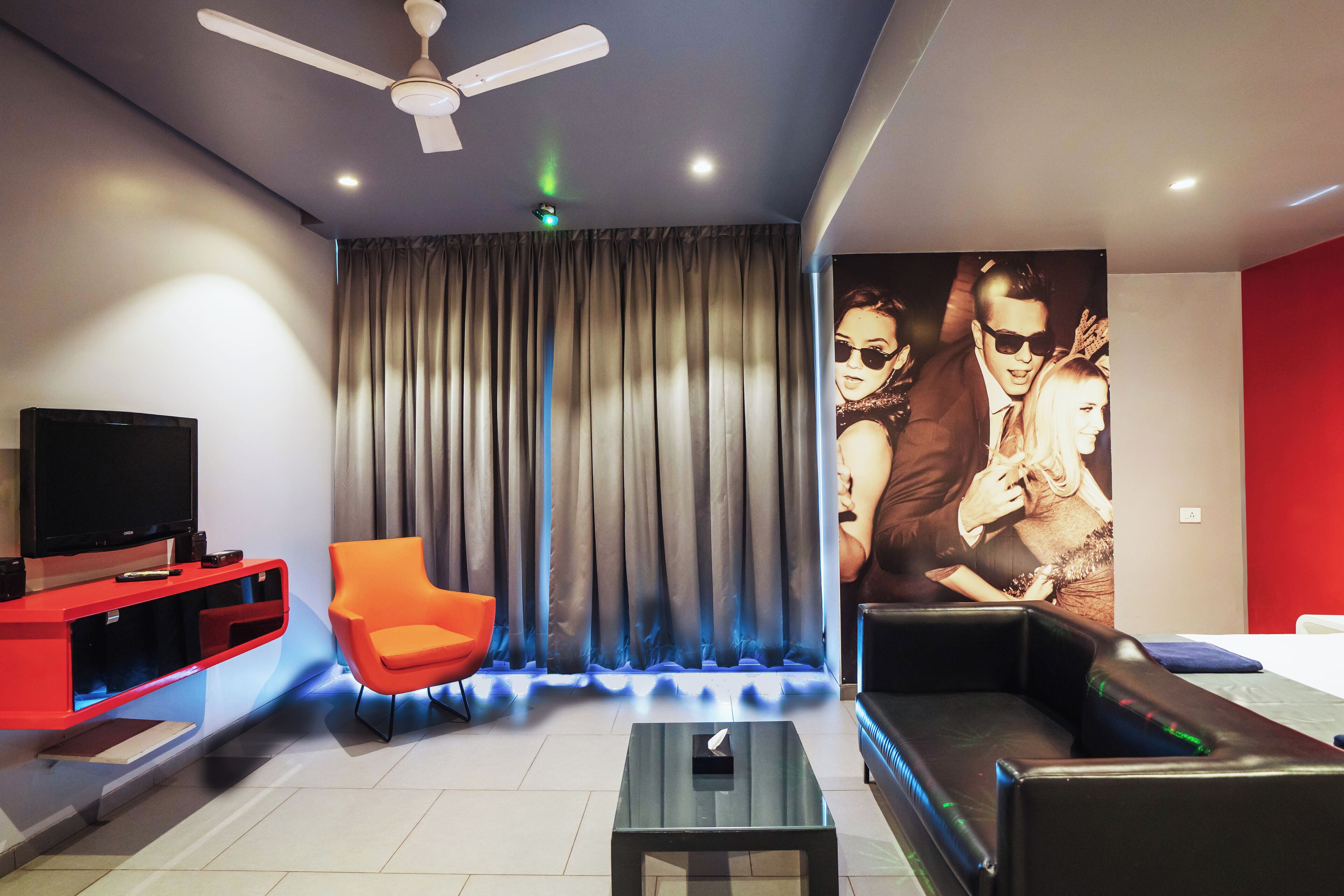 suite | premium bedding, minibar, in-room safe, free wifi