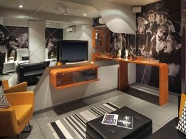 Ropa de cama de alta calidad y minibar