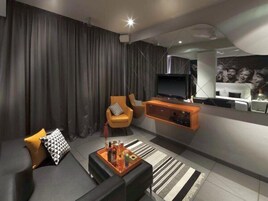 Ropa de cama de alta calidad y minibar