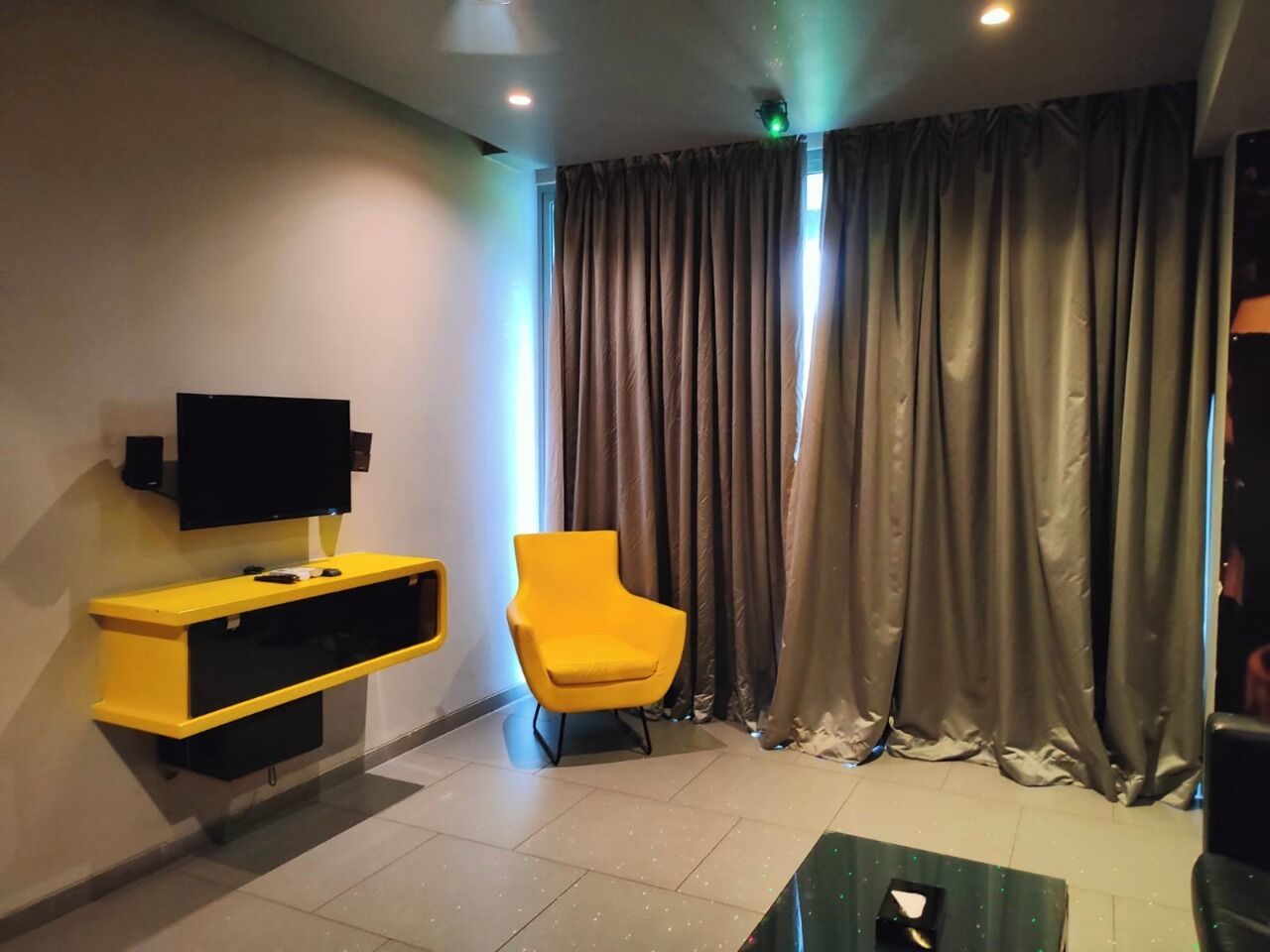 suite | premium bedding, minibar, in-room safe, free wifi