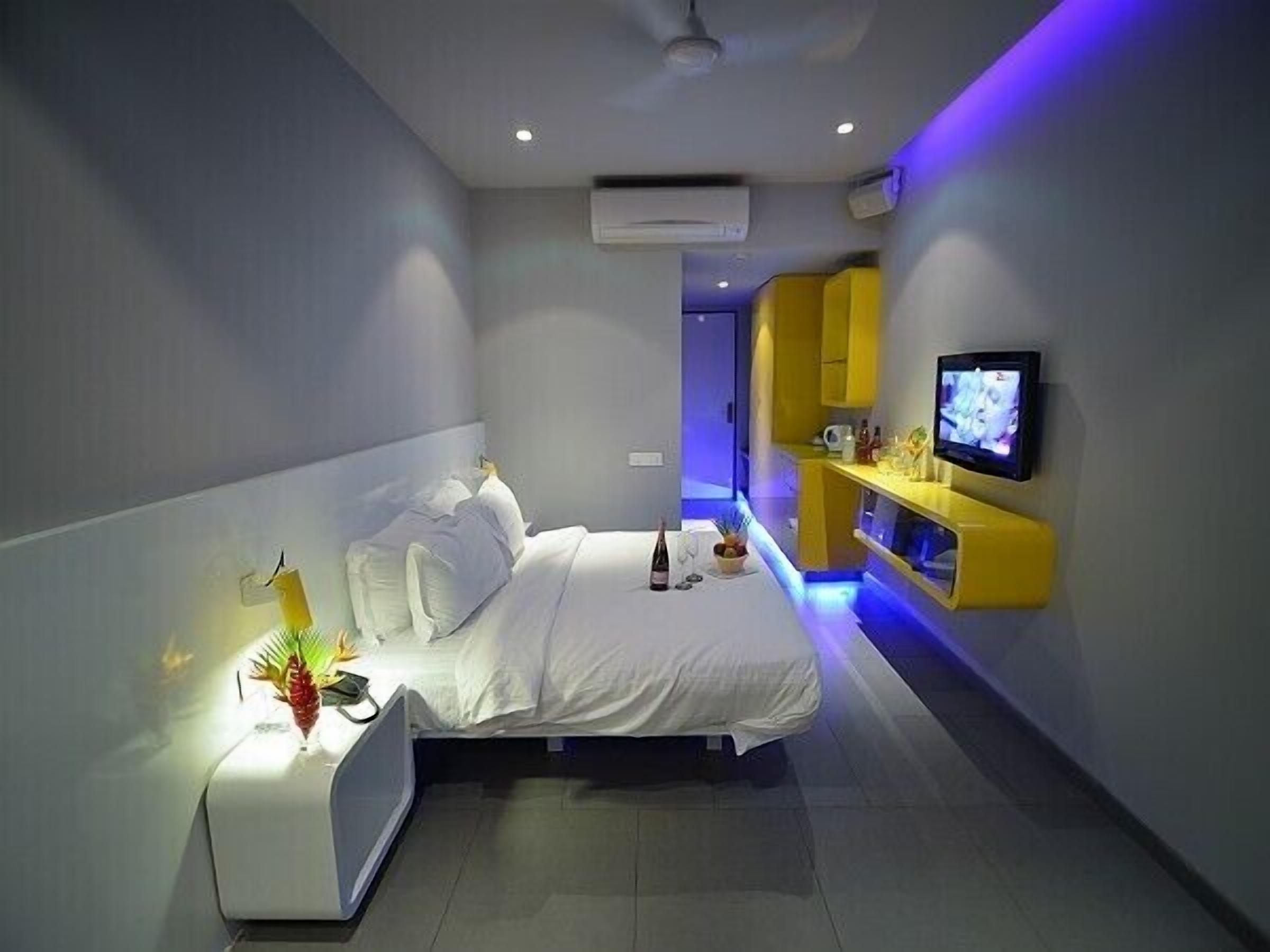 standard room | premium bedding, minibar, in-room safe, free wifi