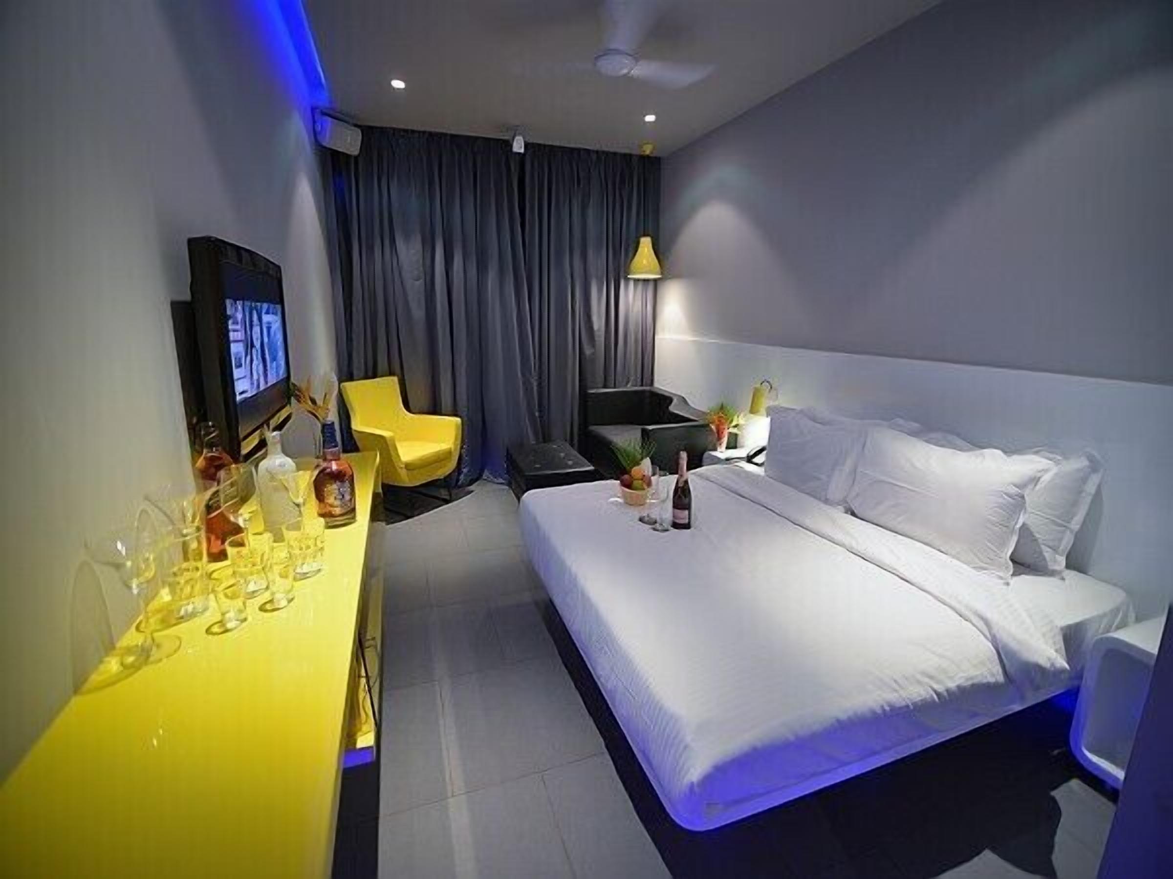standard room | premium bedding, minibar, in-room safe, free wifi