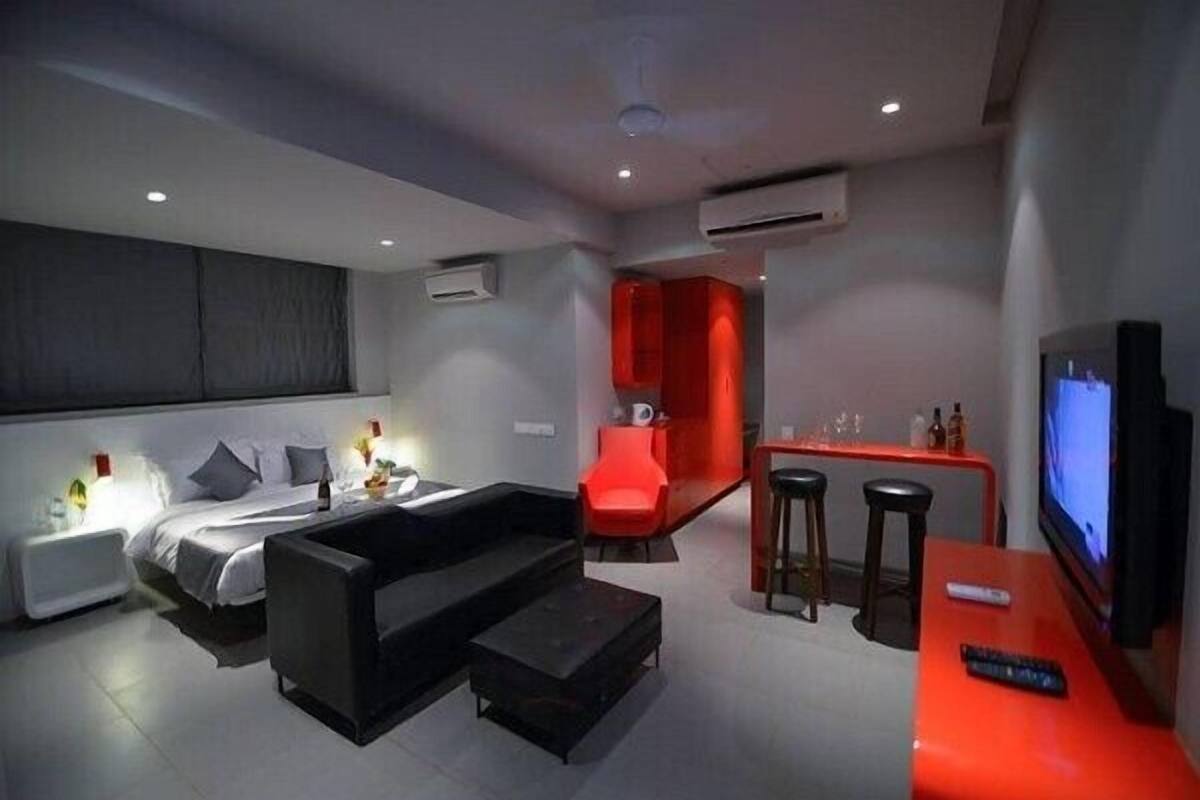 suite | premium bedding, minibar, in-room safe, free wifi