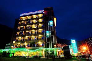 Front of property - evening/night - Shante Hotel Chitou Nantou (Lugu)