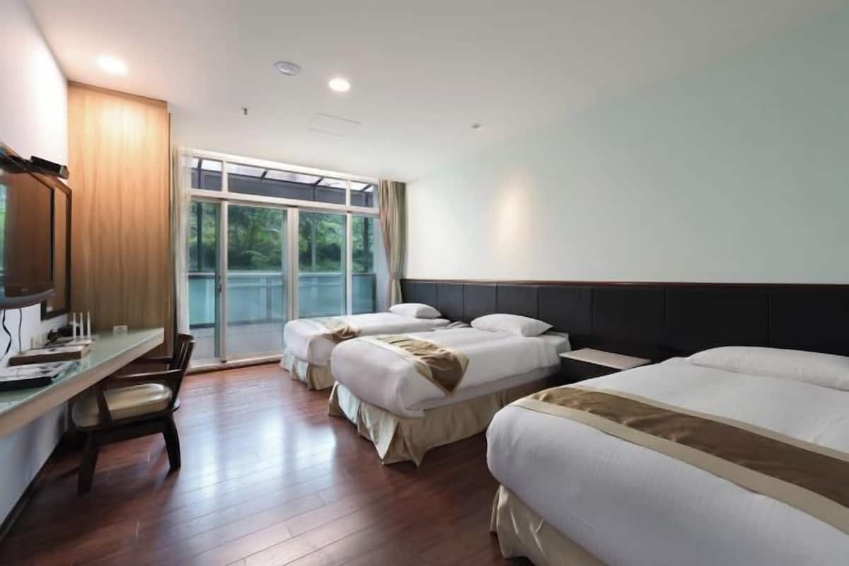 Edredons de pluma, cortinas blackout, Wi-Fi de cortesia, roupa de cama