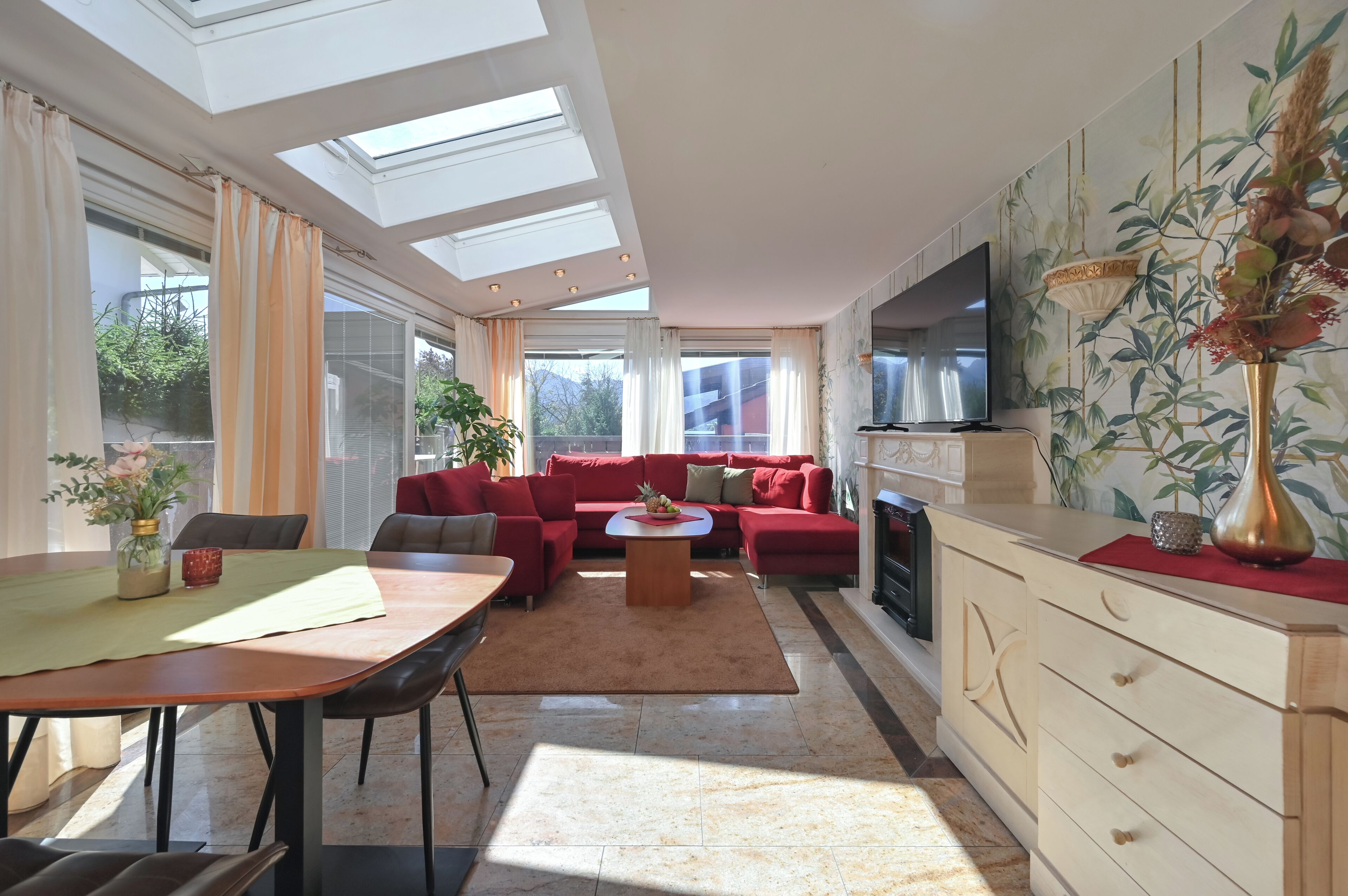 Luxury-Suite, 1 Queen-Bett und Schlafsofa, Kochnische, Seeblick (Suite) | Wohnbereich | Flachbildfernseher