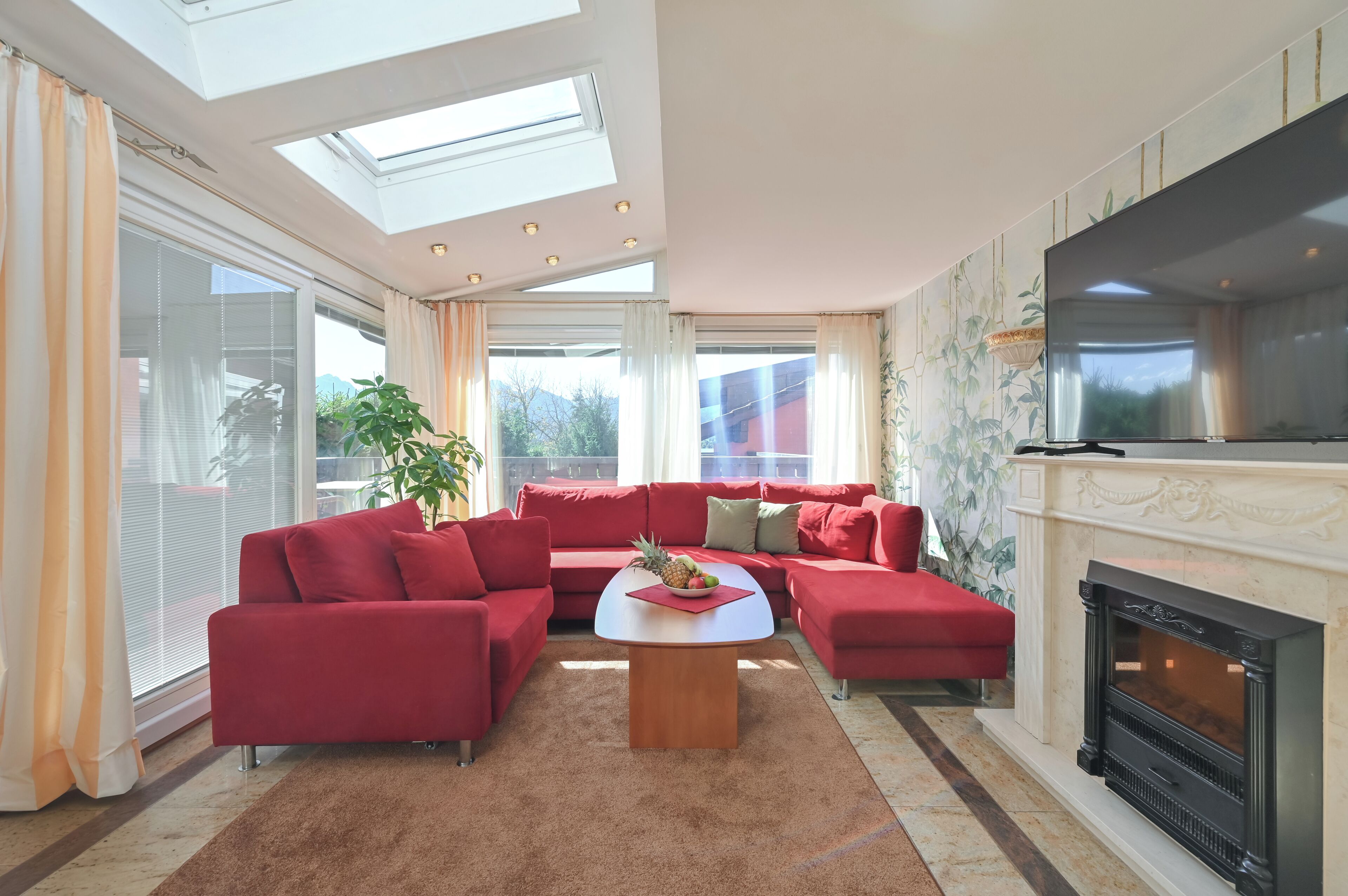 Luxury-Suite, 1 Queen-Bett und Schlafsofa, Kochnische, Seeblick (Suite) | Wohnbereich | Flachbildfernseher