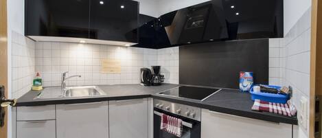 Departamento junior, 2 camas individuales (small) | Cocina privada | Refrigerador con congelador, lavavajillas y artículos de limpieza