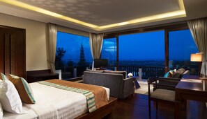 Literie de qualité, articles de minibar gratuits, coffre-fort