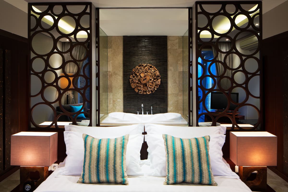 1 bedroom, premium bedding, free minibar, in-room safe