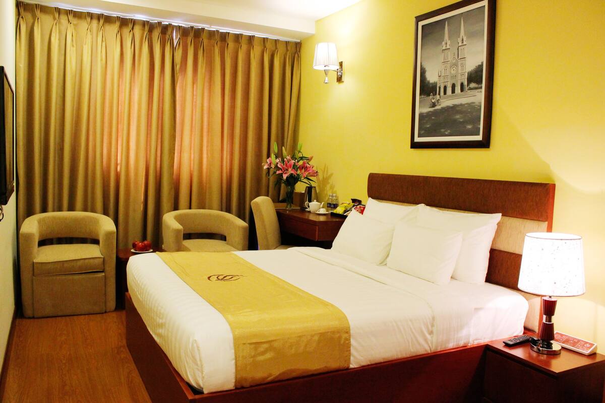 Minibar, in-room safe, desk, blackout curtains