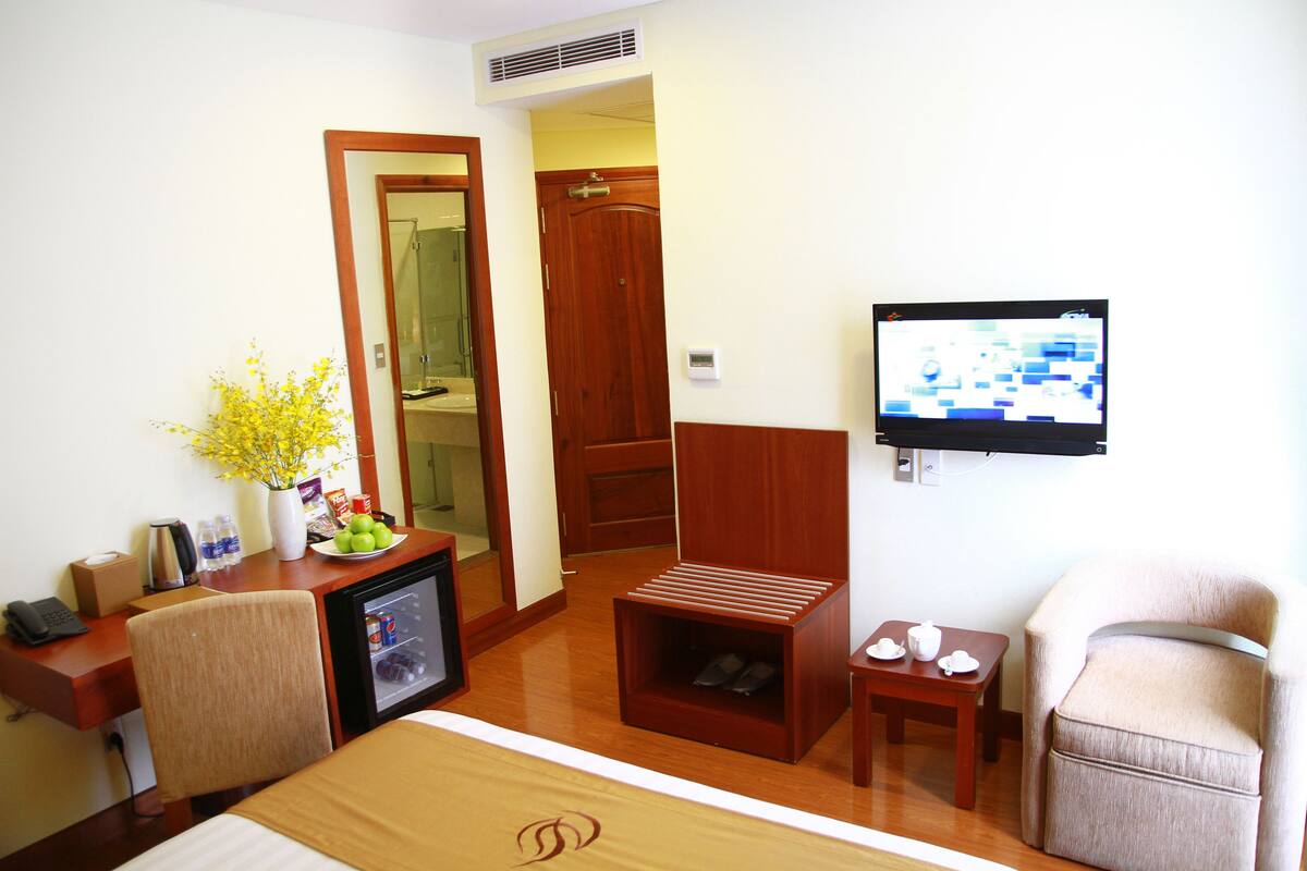 Minibar, in-room safe, desk, blackout curtains
