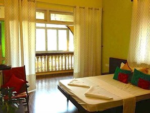 Habitació Deluxe (AC ) | Cortines opaques, planxa i posts de planxar i wifi gratuïta 