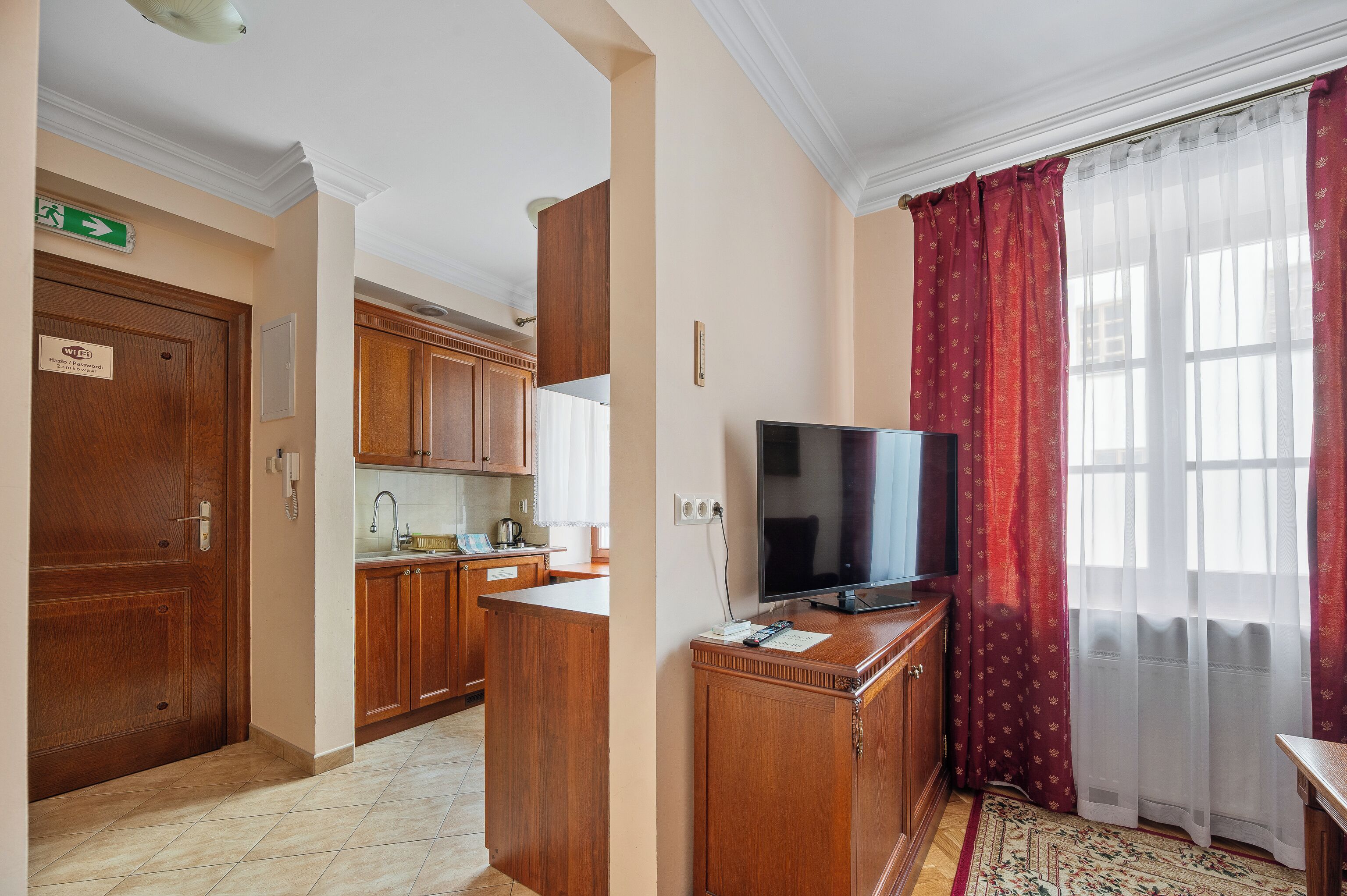 Apartemen, 1 kamar tidur | Meja kerja, ruang kerja ramah laptop, dan kedap suara