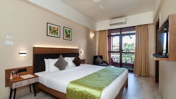 Superior room | 1 bedroom, minibar, in-room safe, desk