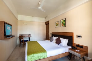 1 bedroom, minibar, in-room safe, desk - So My Resort (Calangute)