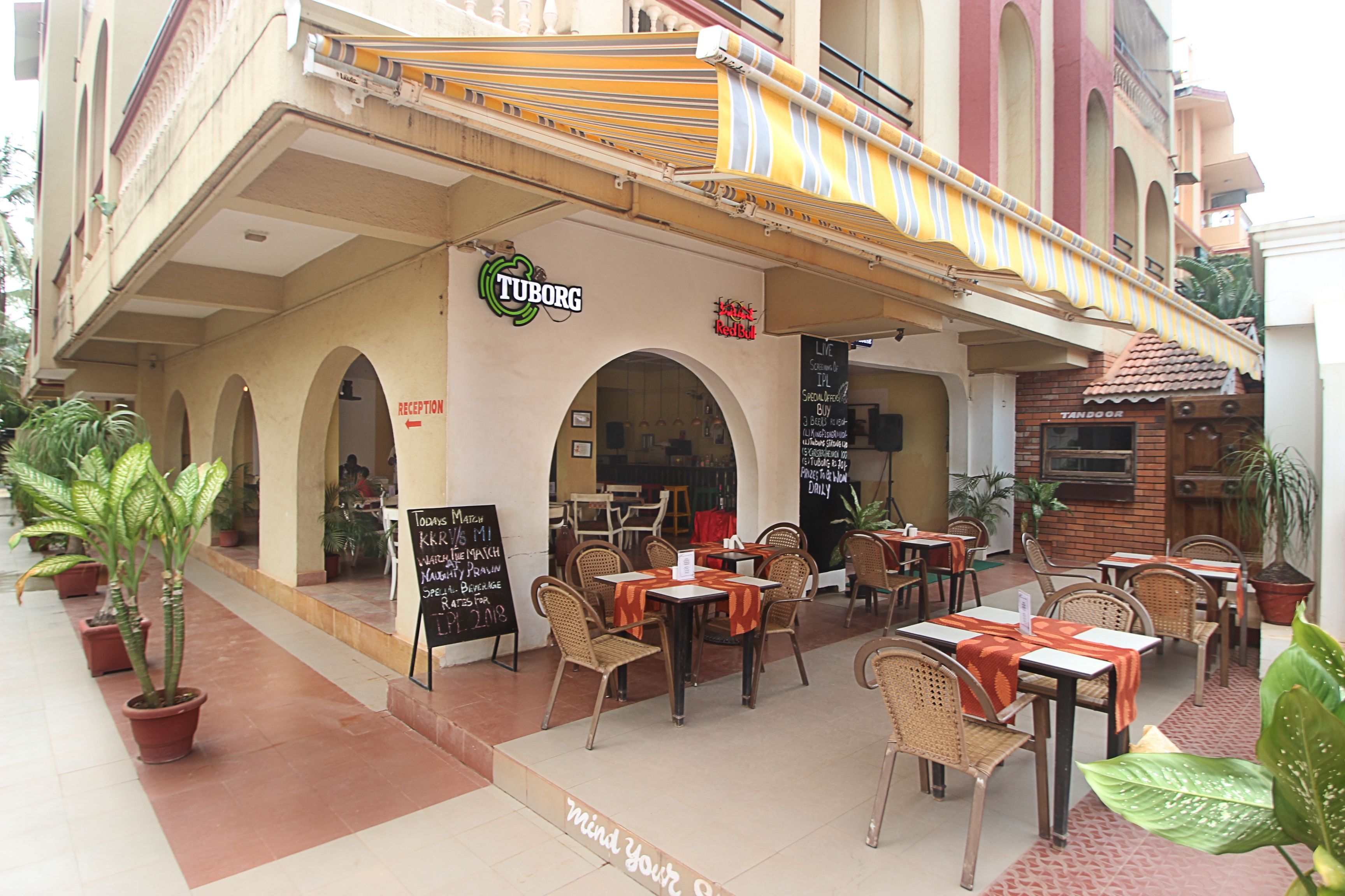 2 restaurants, breakfast served