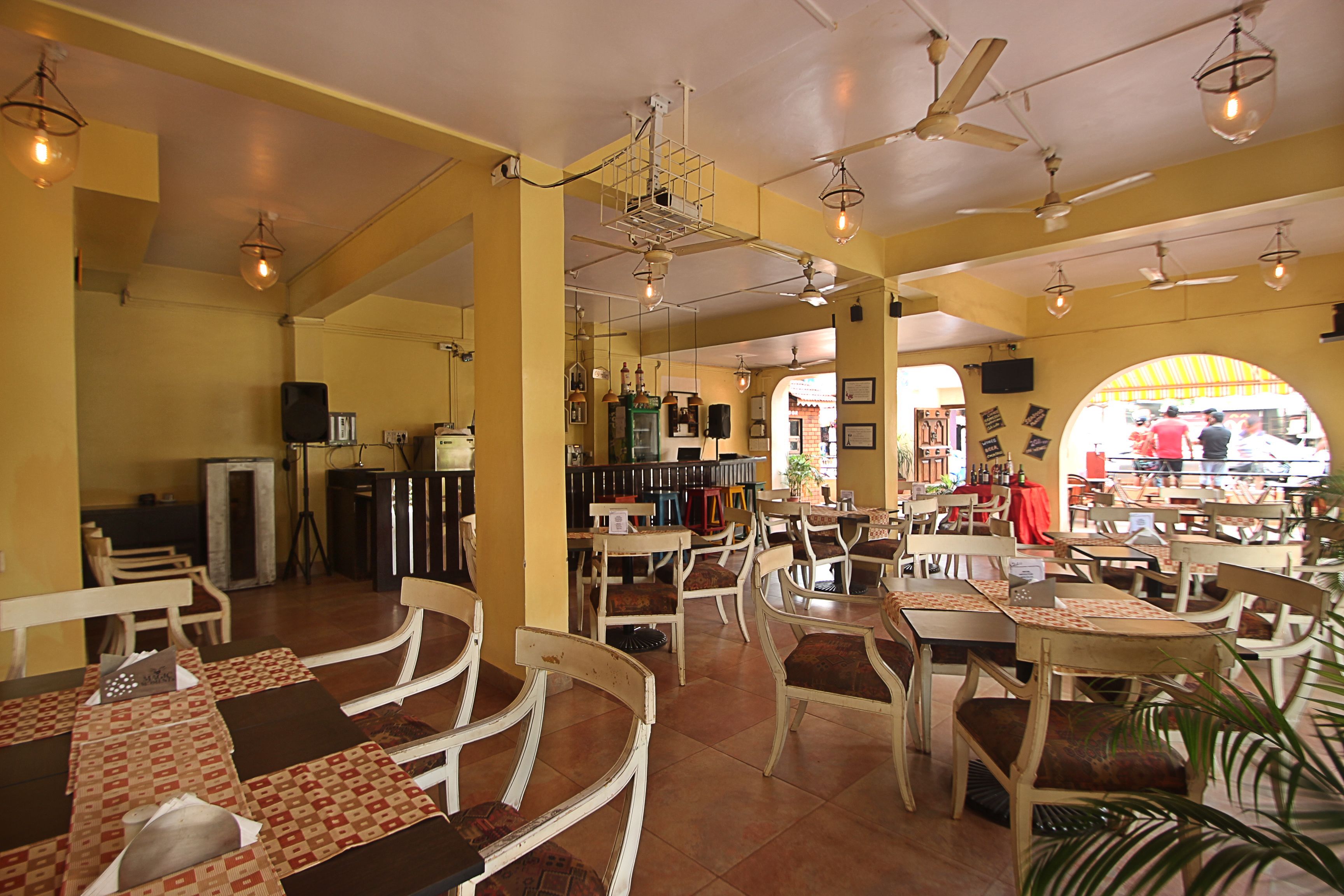 2 restaurants, breakfast served