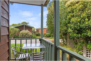 Budget 2 Bedroom Cabin | Terrace/patio - Discovery Parks - Warrnambool (Warrnambool)