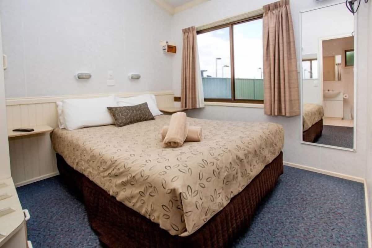 In-room safe, iron/ironing board, free WiFi, bed sheets